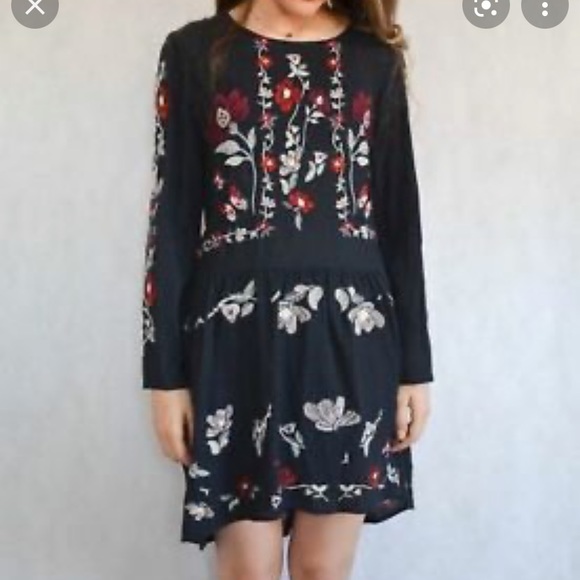Zara floral embroidery shift dress in black color - Picture 4 of 10